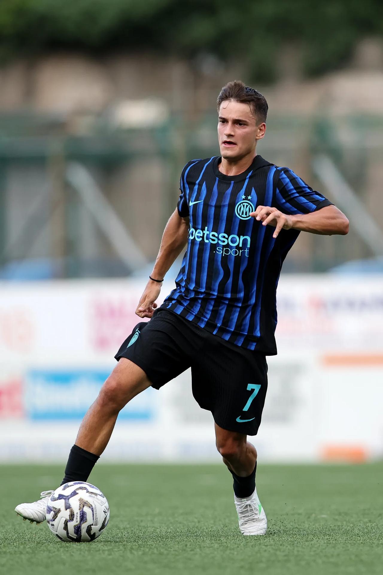 包含热刺客场战平对手，难改低迷态势的词条